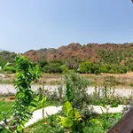Izgen Bed & Breakfast 4*